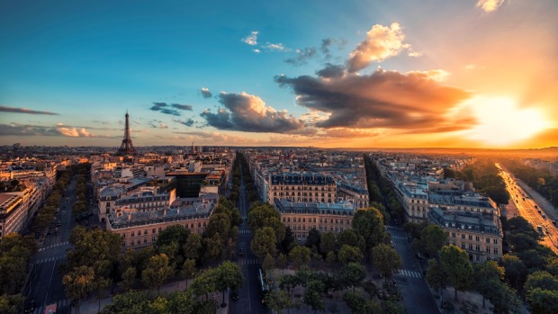 Über den Dächern von Paris | Credit: iStock.com/StockByM