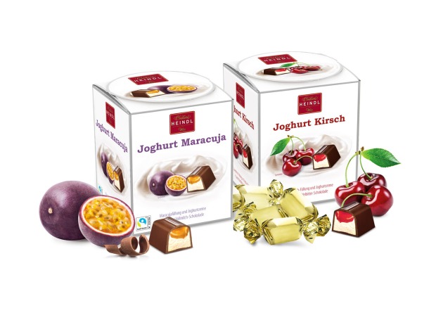 Zwei weiße Verpackungen von Joghurt Kirsch- und Joghurt Maracuja-Pralinen