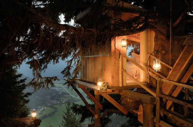 Versteckt in den Baumkronen | Credit: Almdorf Seinerzeit