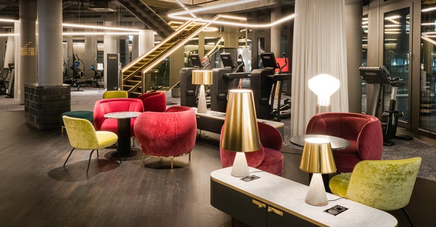 Lounge-Bereich bei John Harris am Wiener Hauptbahnhof | Credit: John Harris Fitness