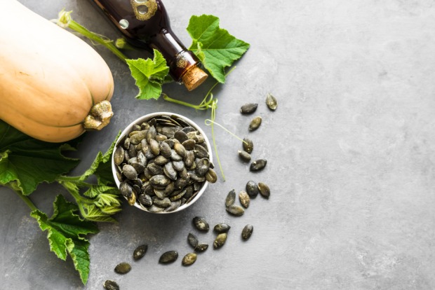 Eine Schale Kürbiskerne | Credit: iStock.com/Sonja Rachbauer