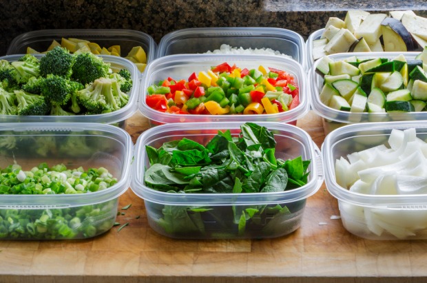 In Plastikbehältern vorportioniertes Gemüse | Credit: iStock.com/Ben6