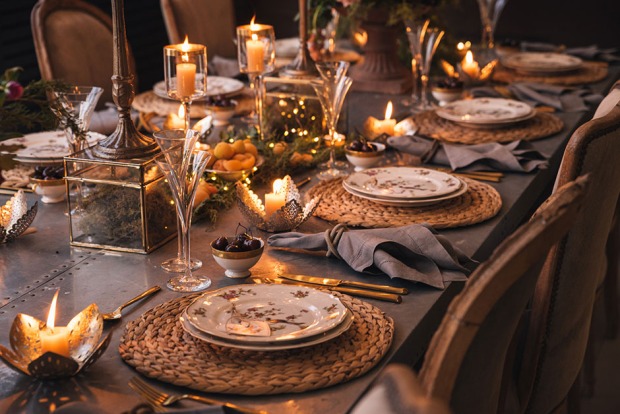 Festlich dekorierter Tisch | Credit: iStock.com/Juan Paz