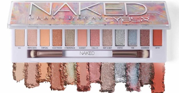 Geöffnete Lidschattenpalette mit 12 Farben