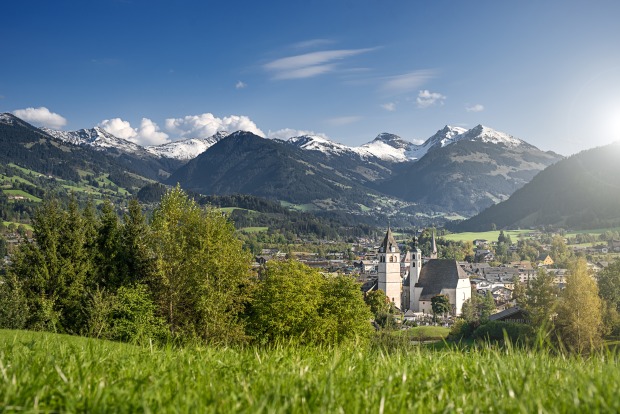 Blick auf Kitzbühel | Credit: iStock.com/auerimages