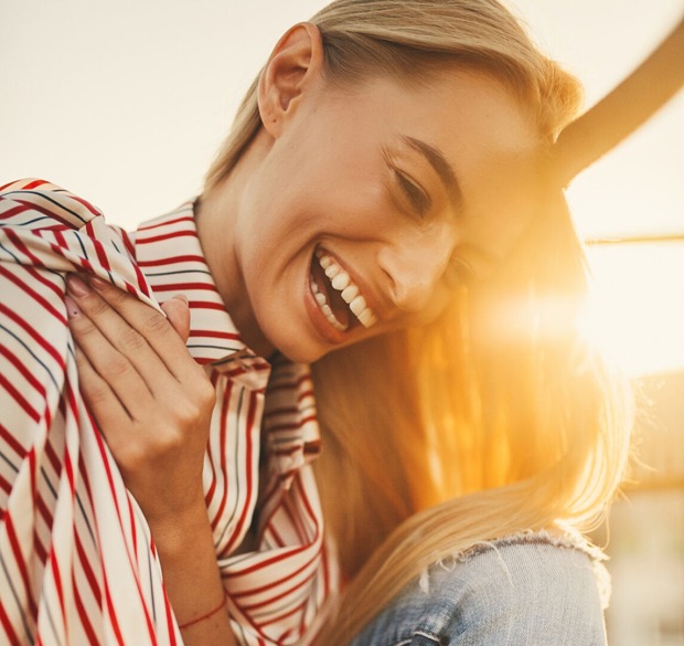 Glückliche junge Frau | Credit: iStock.com/Stanislav Hubkin