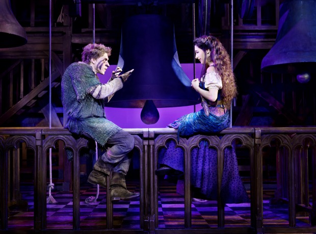 Paar auf der Musical-Bühne | Credit: Disney