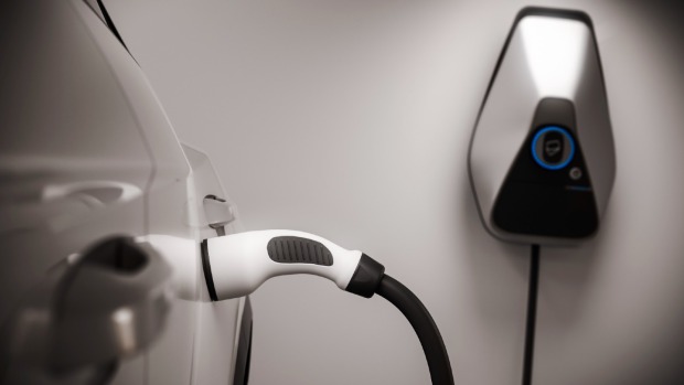 E-Auto bei der Wallbox | Credit: iStock.com/Sven Loeffler
