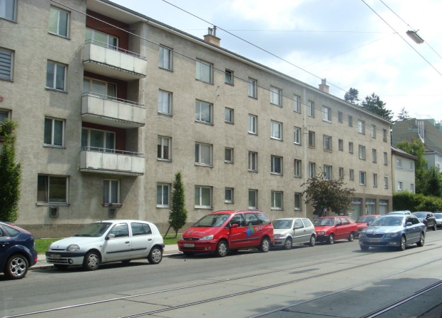 grauer Gemeindebau in Wien | Credit: Treberspurg &amp; Partner Architekten
