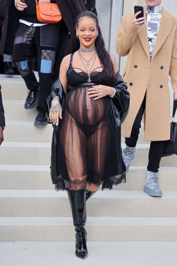 Rihanna in Dessous auf der Pariser Fashion Week