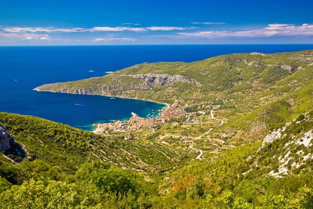 Bucht von Komiza | Credit: iStock.com/xbrchx