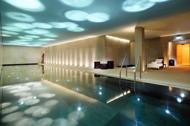 Der Innenpool des Hotels Aurelio