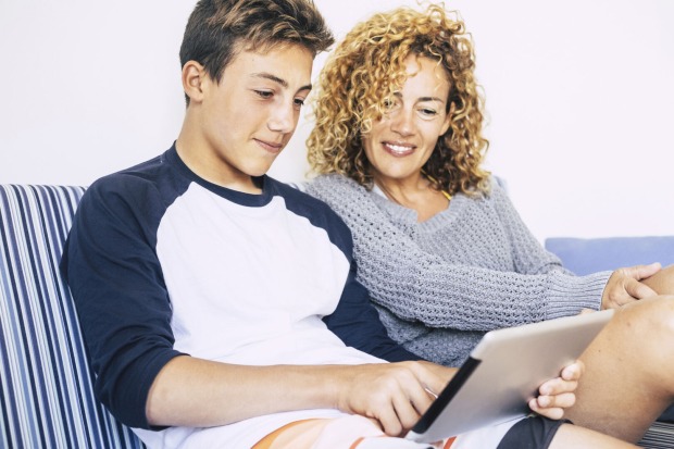 Teenager in die Planung miteinbeziehen | Credit: iStock.com/simonapilolla