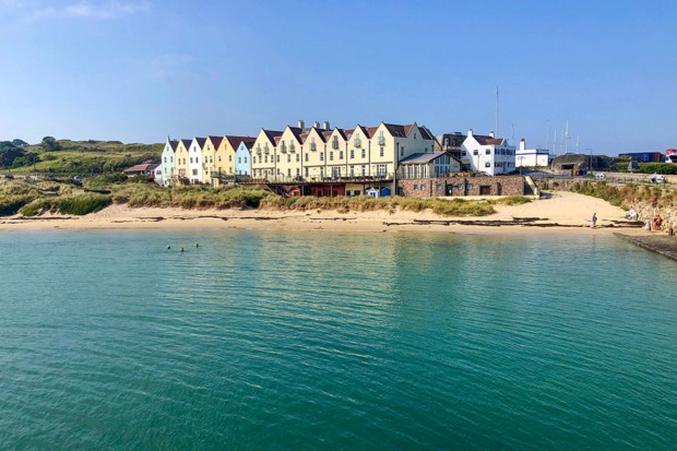 Braye Bay | Credit: iStock.com/Catherine Philip