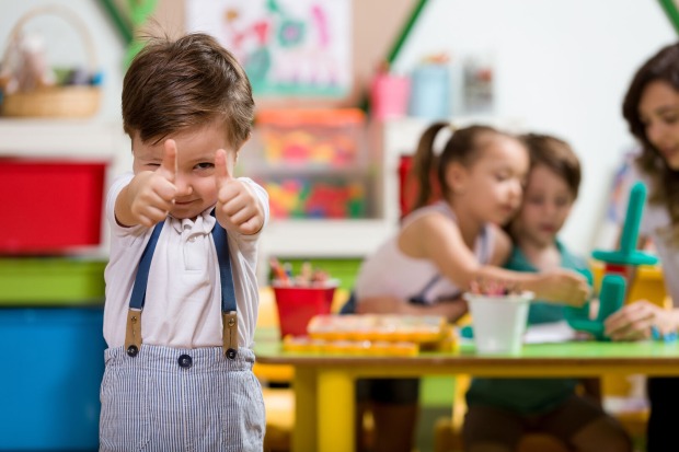 Kinderbetreuung: Besonders flexibel sind Tageseltern und "Leihgroßeltern". Credit: iStock.com/nilimage