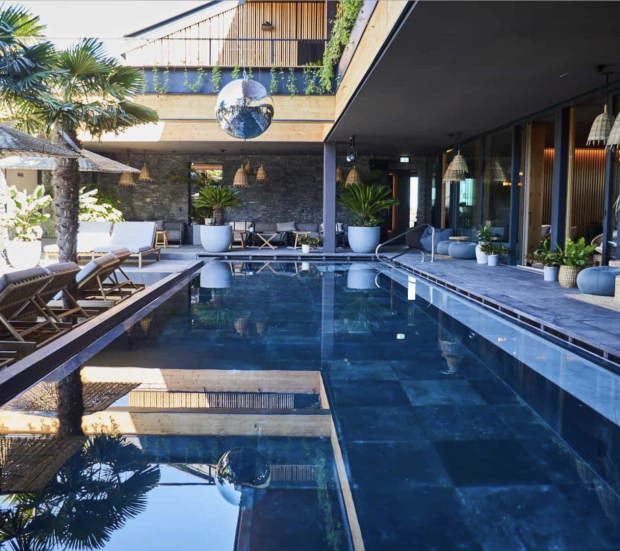 Ibiza-Feeling in Salzburg: der View Club im Hotel Gerl. | Credit: Hotel Gerl/Helge Kirchberger Photography