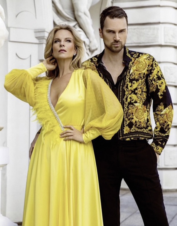 Designer Niko Niko mit einem weiblichen Model.