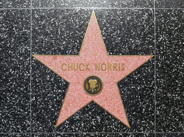Chuck Norris' Stern auf dem Walk of Fame | Credit: iStock.com/Meinzahn