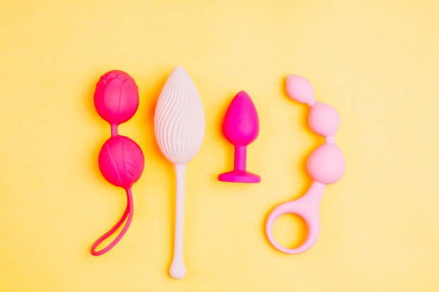 Mehrere pinke Sextoys