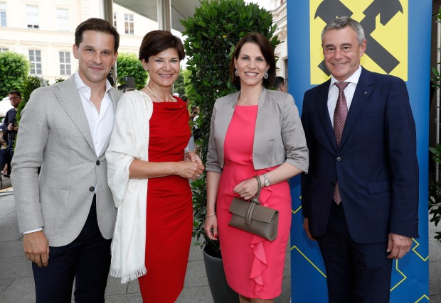 Prominent beim Raiffeisen Sommerfest 2022_2 | Credit: RLB OÖ