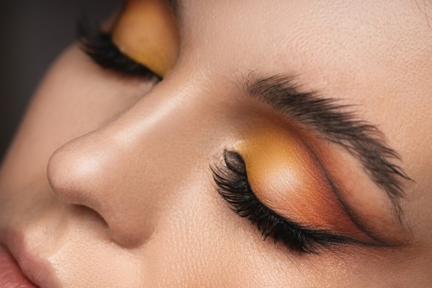 Junge Frau mit Permanent Make-up | Credit: iStock.com/Jun