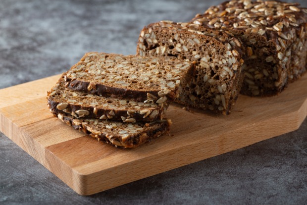 Vollkornbrot in Scheiben | Credit: iStock.com/NataliPopova