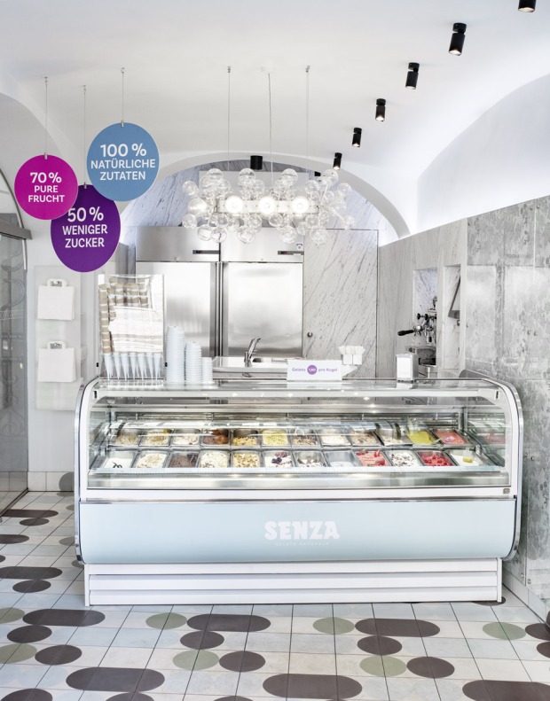 Die SENZA-Eisvitrine.