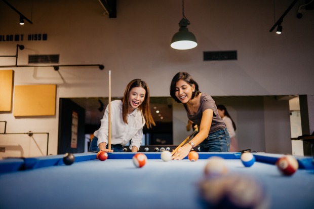 Billard spielen