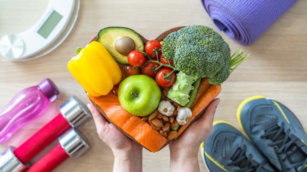 Ein Herz aus Obst und Gemüse | Credit: iStock.com/Chinnapong