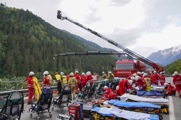 Einsatzkräfte bei Notfallübung in Tirol | Credit: Landesrettungskommando Tirol | FGG 5