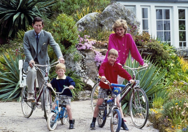 Charles, Diana mit ihren Söhnen William und Harry