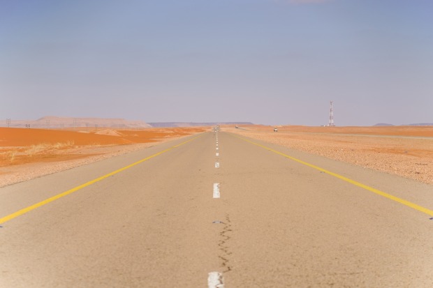 Die Straße Highway 10 in Saudi-Arabien. | Credit: AdobeStock