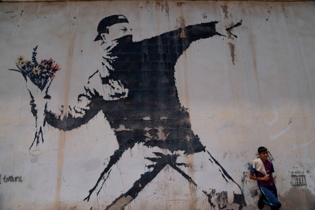 Ein Werk von Banksy an einer Tankstelle in Bethlehem.