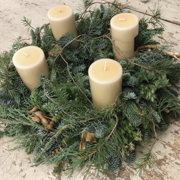 Adventkranz aus natürlichen Materialien