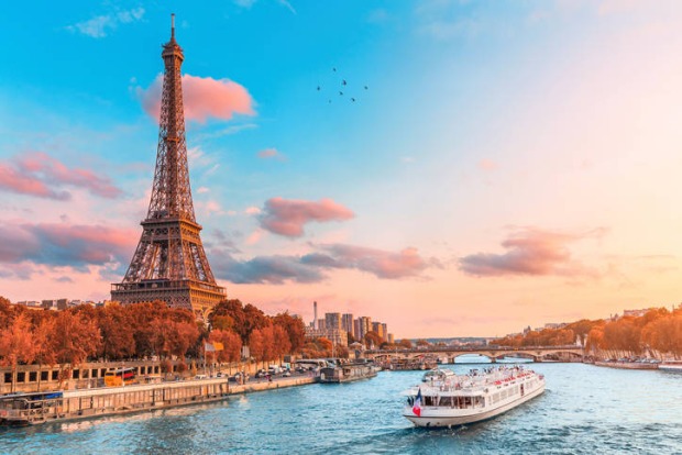 Eiffelturm in Paris, Boot auf der Seine