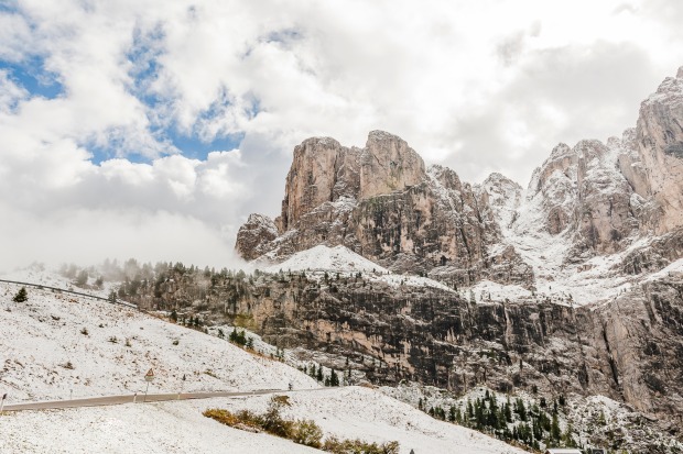 Grödner Joch, unterwegs auf der "Großen Dolomitenstraße". Credit: Adobe Stock