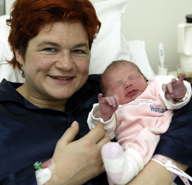 Baby mit Mutter
