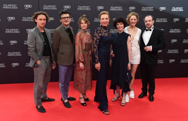 Cast von "Corsage" I Credit: Felix Hörhager/dpa/picturedesk.com