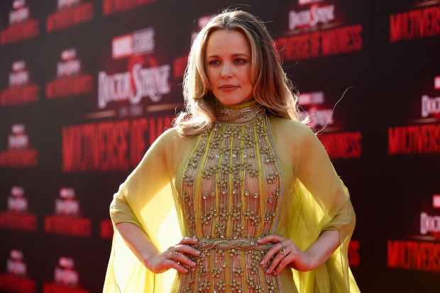 Rachel McAdams in einem gelben Kleid bei einer Filmpräsentation | Credit: MARIO ANZUONI / REUTERS / picturedesk.com