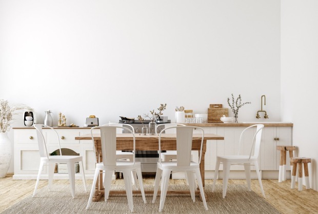 Skandinavische Küche in weiß und braun | Credit: iStock.com/Artjafara