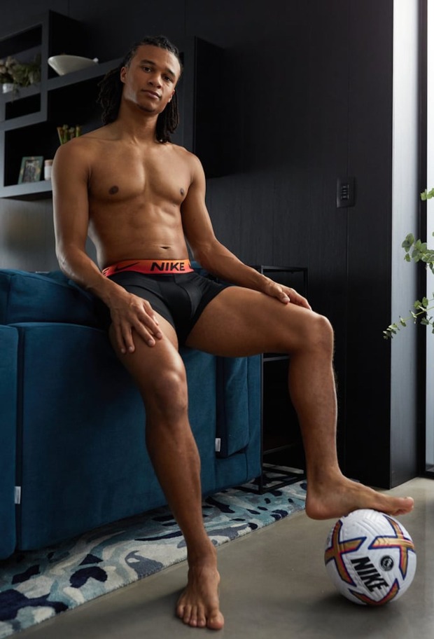 Nathan Aké in Nike Unterwäsche