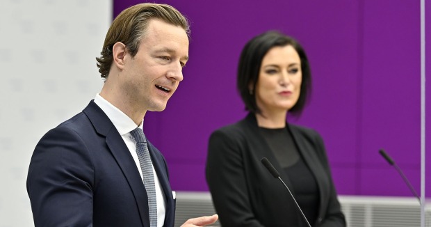 Ex-Finanzminister Gernot Blümel und Ex-Tourismusministerin Elisabeth Köstinger bei einer Pressekonferenz