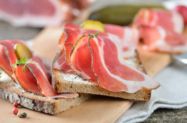 Speck auf Brot