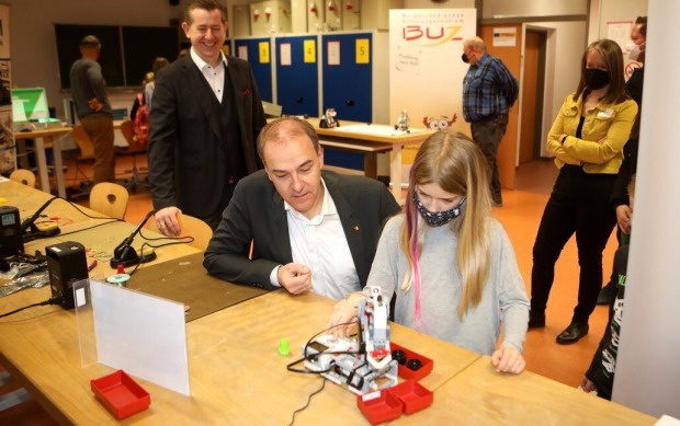 Auch LR Leonhard Schneemann schaute beim Mach Mi(n)t Workshop vorbei.