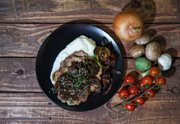 Jägerschnitzel in Pfanne