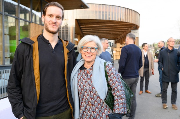 Kilian Sohm (Sohm  HolzBautechnik) und Bgm. Angelika Schwarzmann (Alberschwende)