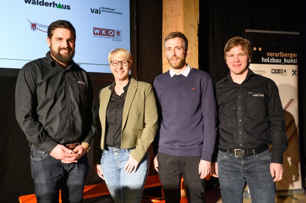 Projektpräsentationen der holzbau_kunst  Arbeitsgruppen: Thomas Heiseler, Kristina  Maierhofer, Wolfgang Schwarzmann und  Christian Bilgeri (v. li.)