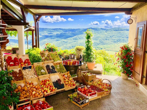 Obst- und Gemüsestand in Motovun