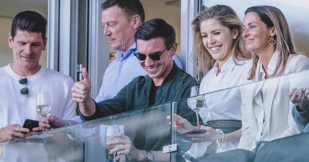 Mark Mateschitz und Victoria Swarovski mit Marion Feichter