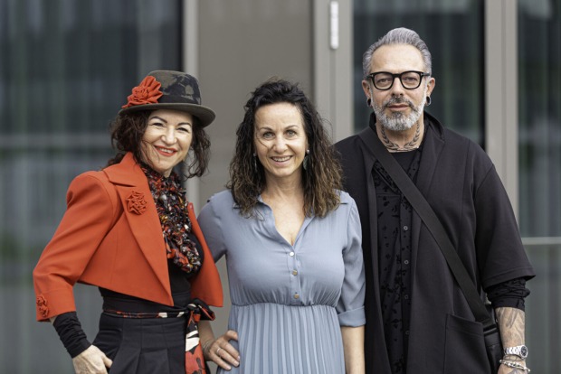 Regina Adelmut (Obfrau Mode WKV),  GF Karin Furtner (Frau in der Wirtschaft), und Bernd (Intercoiffeur Plaickner) (v. li.)